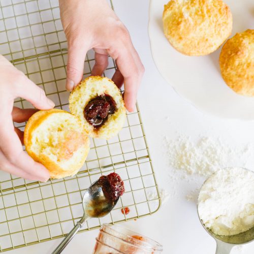 How To Fill A Cupcake Pan With Batter (4 Ways) // Lindsay Ann Bakes 