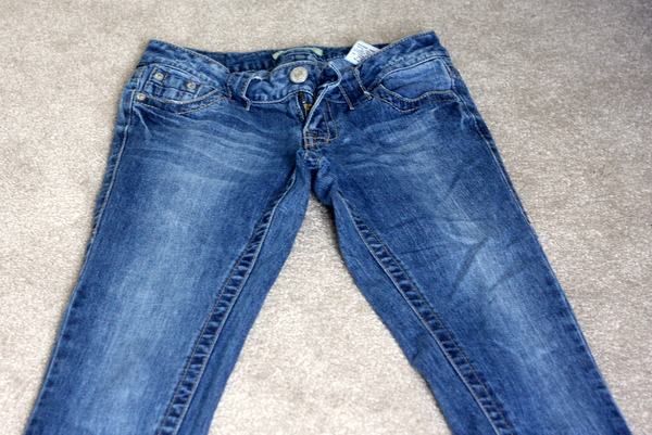 Turn your jeans into cute maternity jeans. — The Overwhelmed Mommy Blog