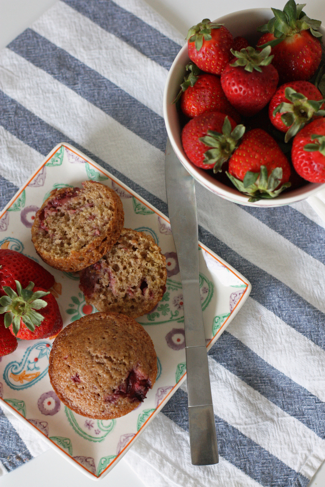 easy strawberry muffins