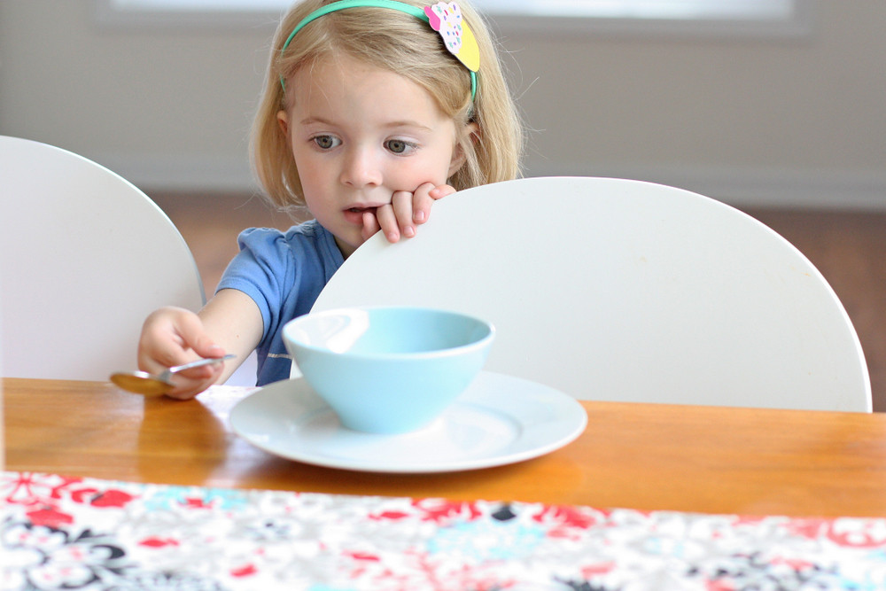 child setting the table