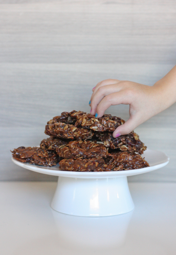 No-Bake Chocolate Granola Cookies - Everyday Reading