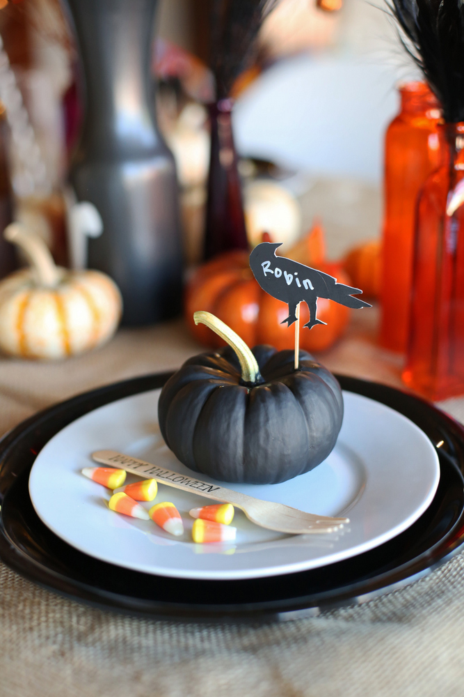 Easy and Classy Halloween Table Decorations - Everyday Reading