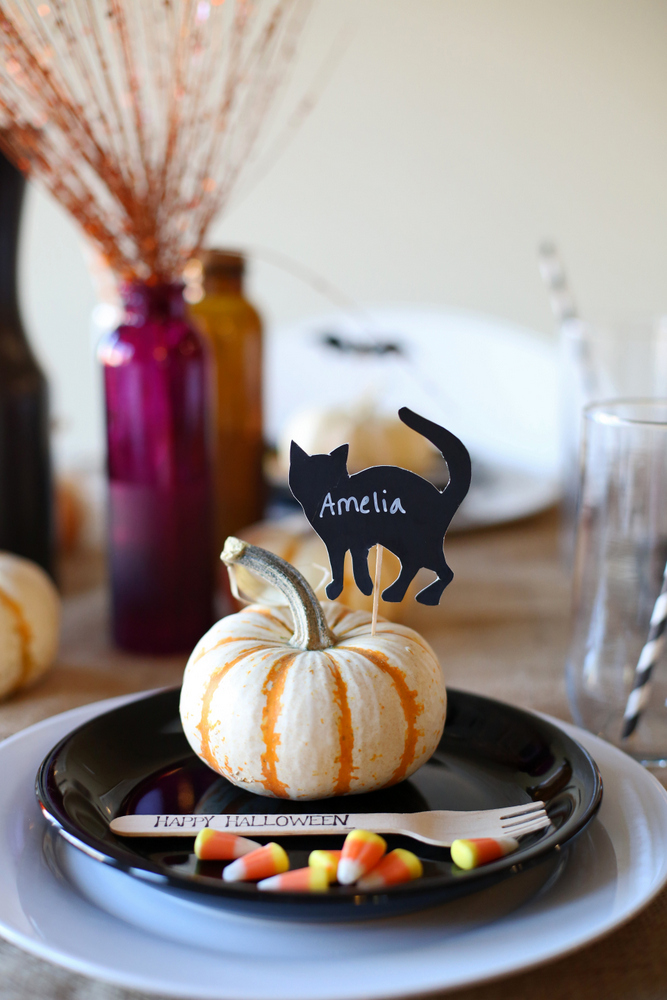 Easy and Classy Halloween Table Decorations - Everyday Reading