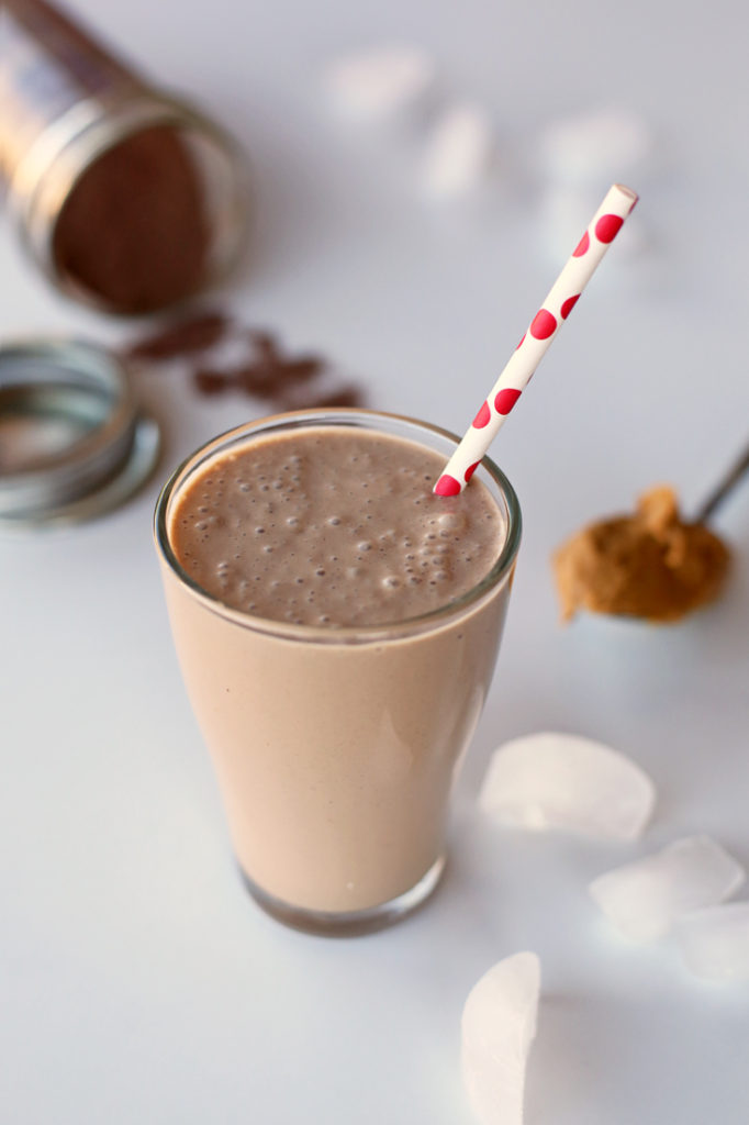 Chocolate Peanut Butter Smoothie (6 Ingredients!)- Chef Savvy