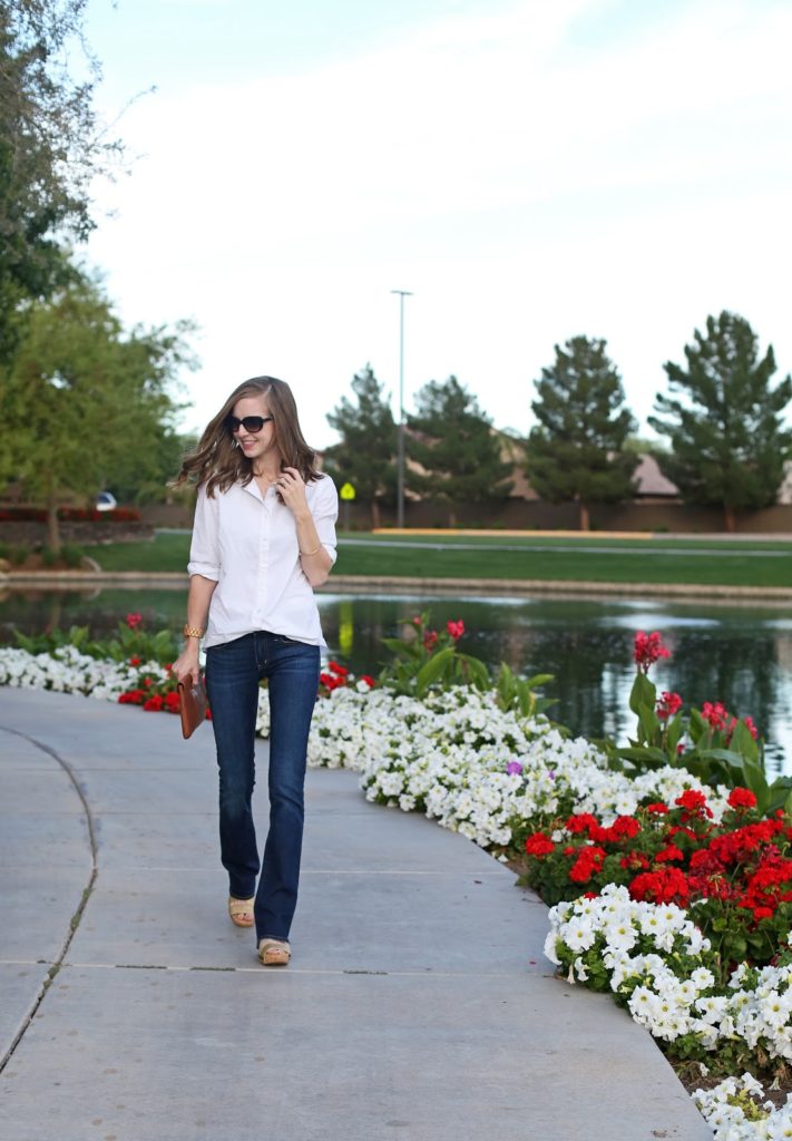 Wondering what to wear now that flares are coming back in style? Try this easy and classic combo