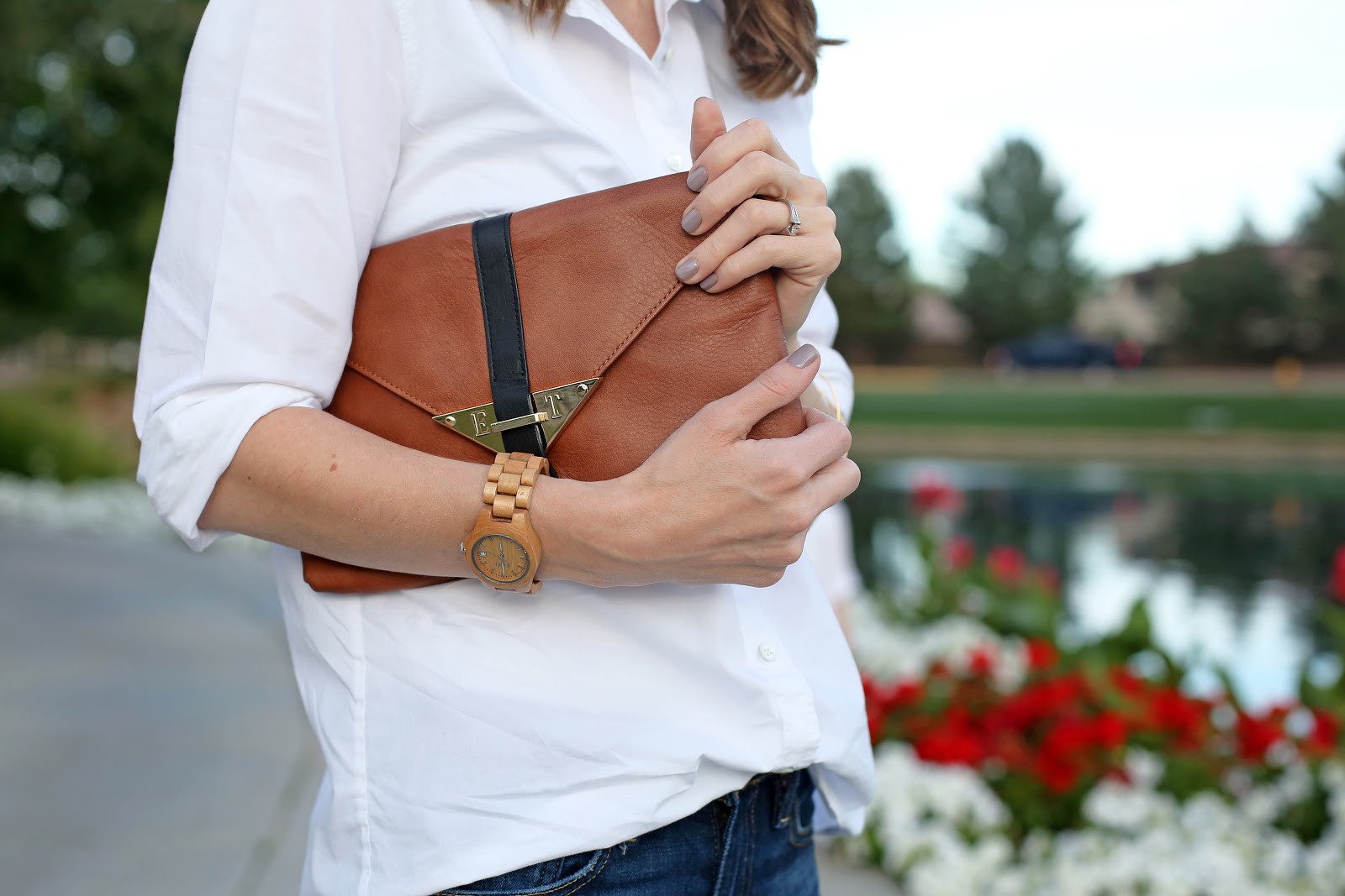 Wondering what to wear now that flares are coming back in style? Try this easy and classic combo Wondering what to wear now that flares are coming back in style? Try this easy and classic combo