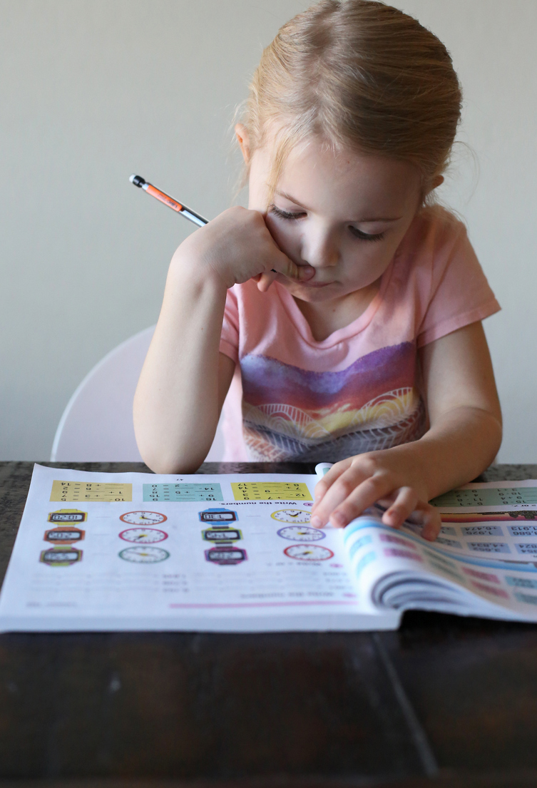 Homeschooling With Little Siblings Around Everyday Reading