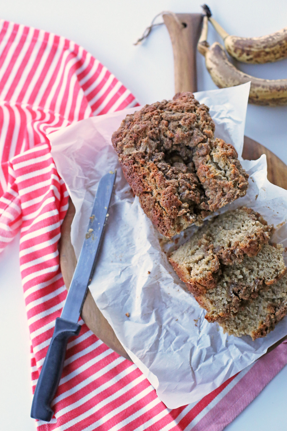 banana bread with streusel topping