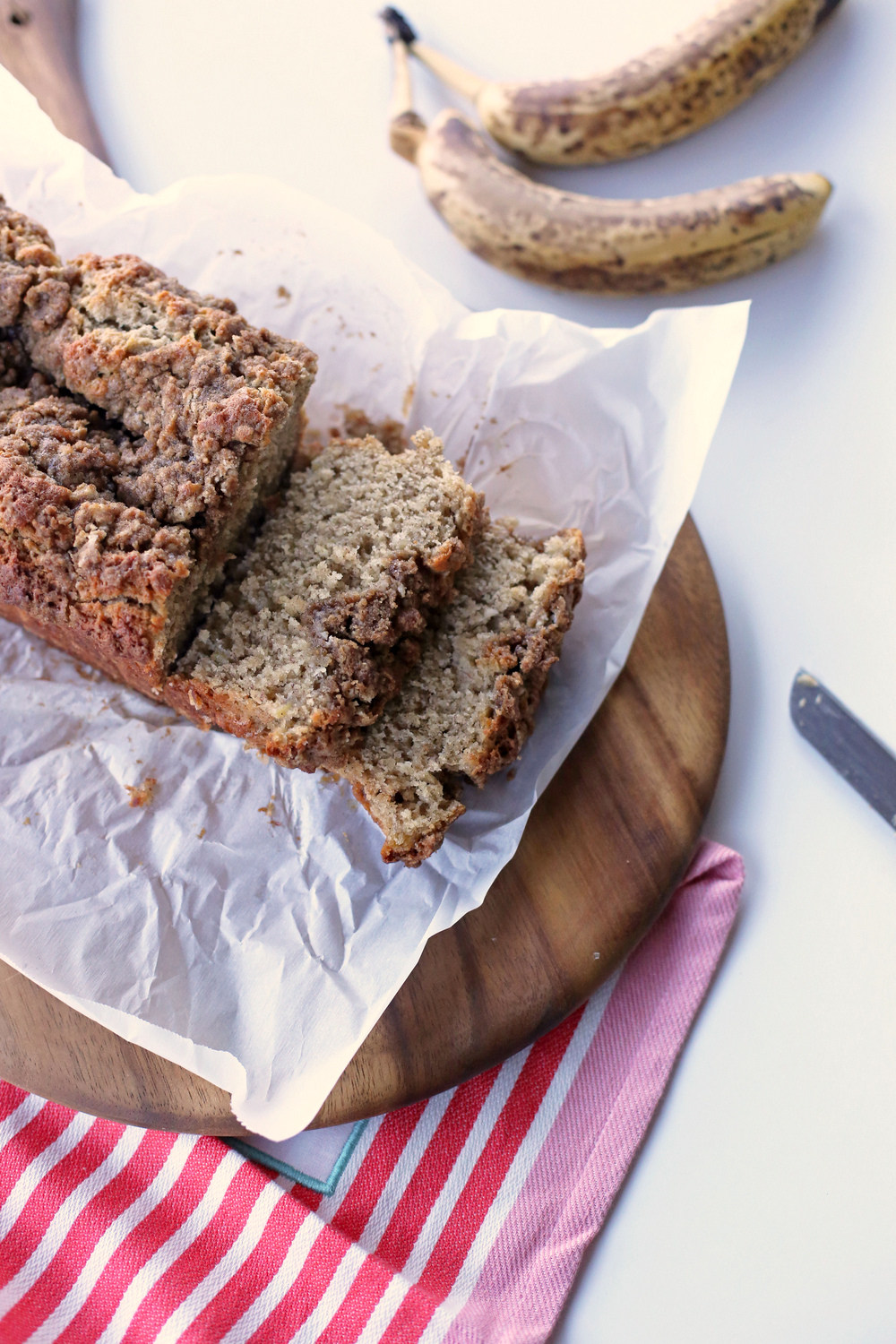 banana bread with streusel topping