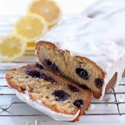 Super simple and amazing berry cake