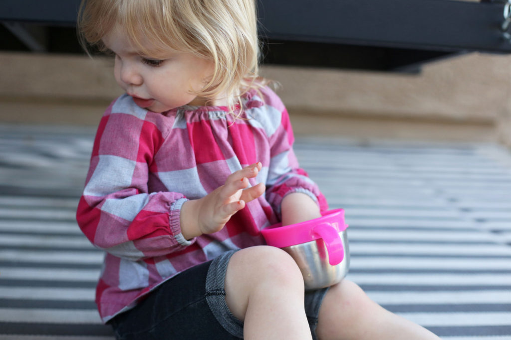 Munchkin Snack+ Stainless Steel Snack Catcher with Lid - Pink