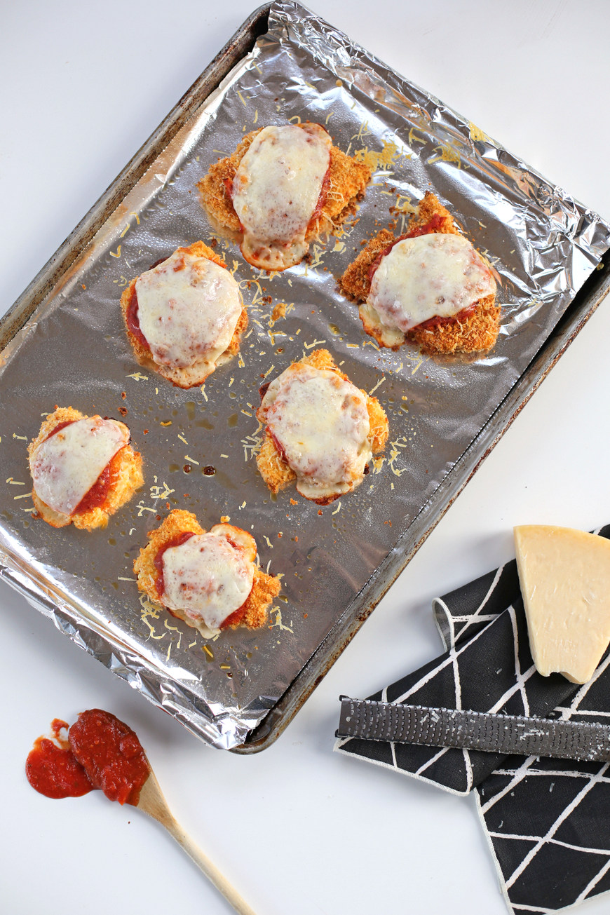 Easy Baked Chicken Parmesan Recipe : Keto Chicken Parmesan Recipe Plating Pixels / But that's not to say baked chicken parm isn't an insanely delicious alternative.