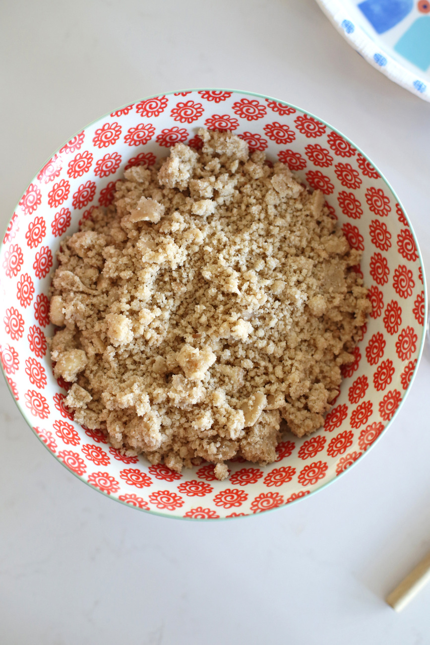 berry pie with crumble topping