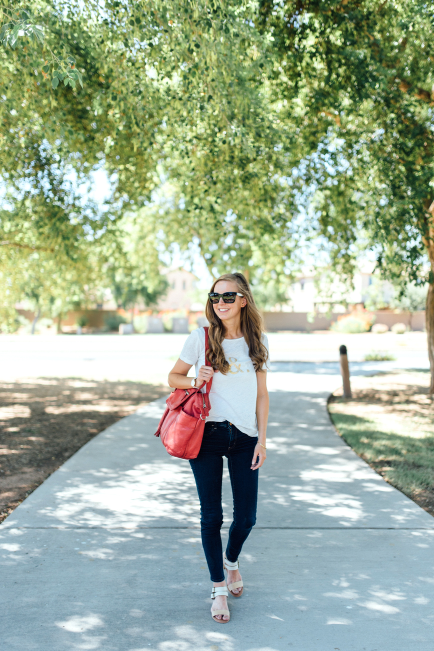 Perfect jeans and a tee momiform