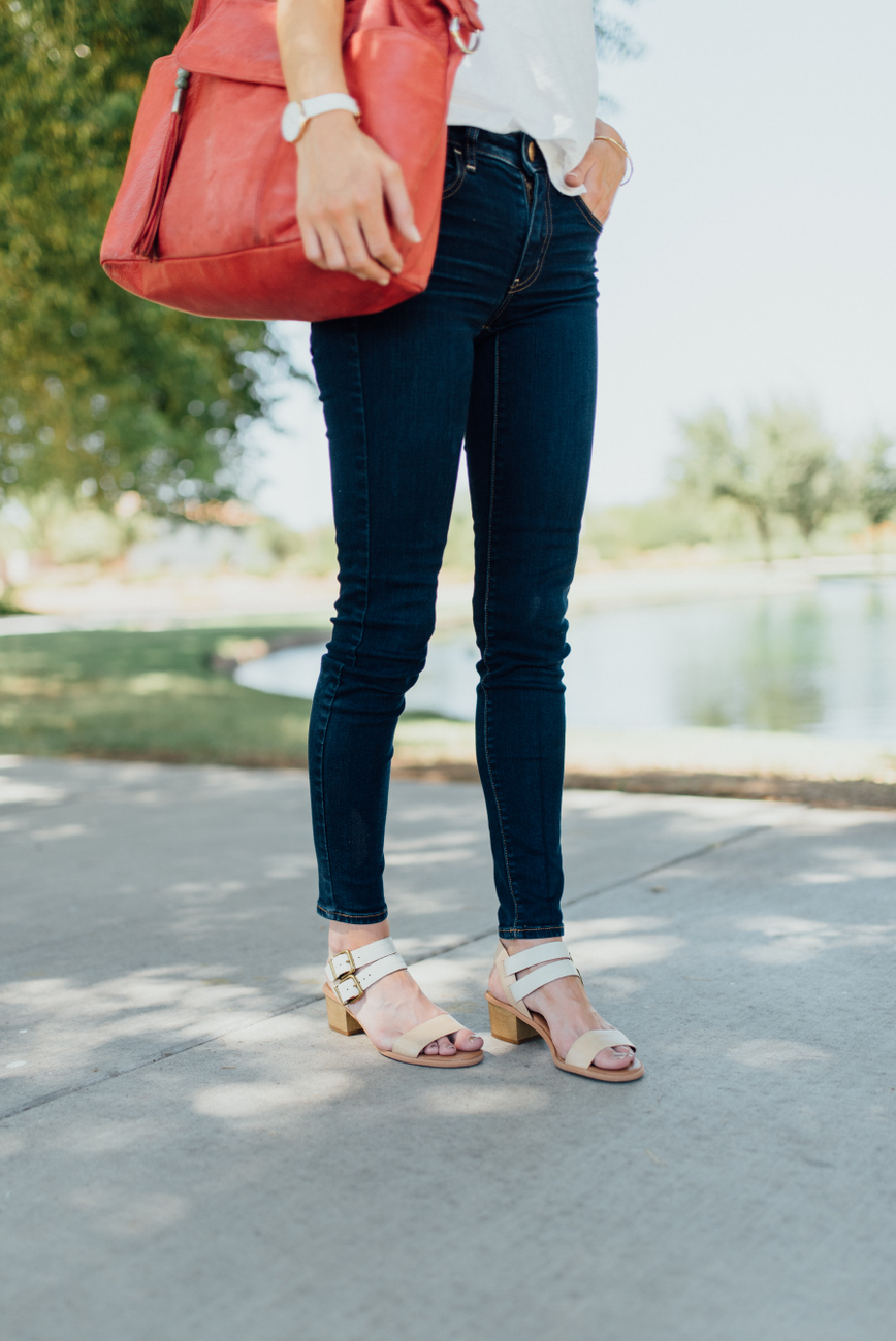 Perfect jeans and a tee momiform