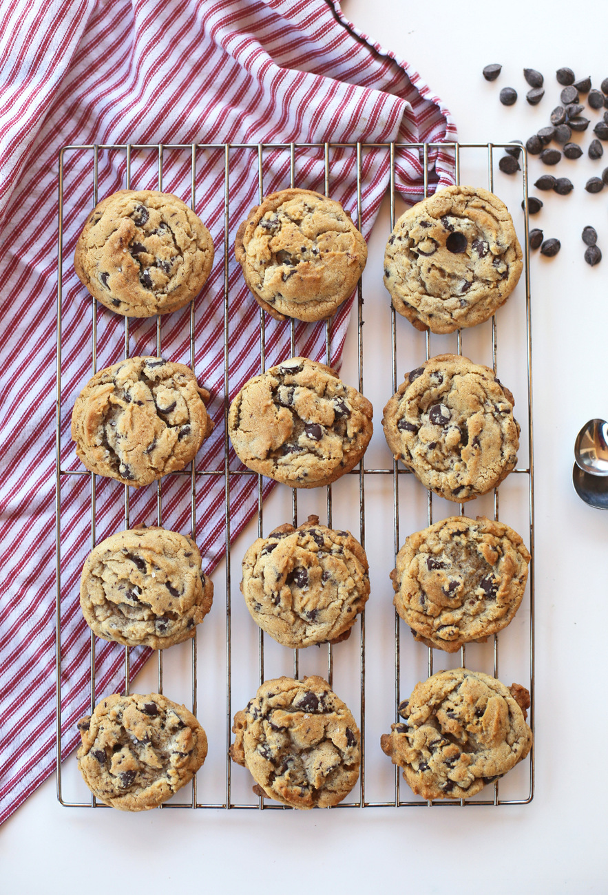 The best chocolate chip cookie recipe. This turns out perfect chocolate chip cookies every time - you'll never have to try another recipe!