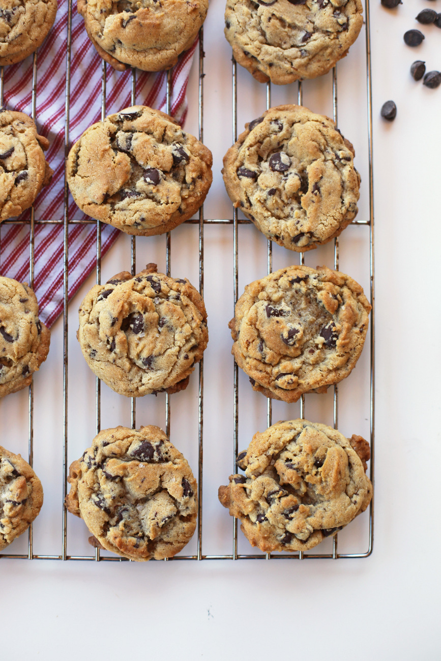 The best chocolate chip cookie recipe. This turns out perfect chocolate chip cookies every time - you'll never have to try another recipe!