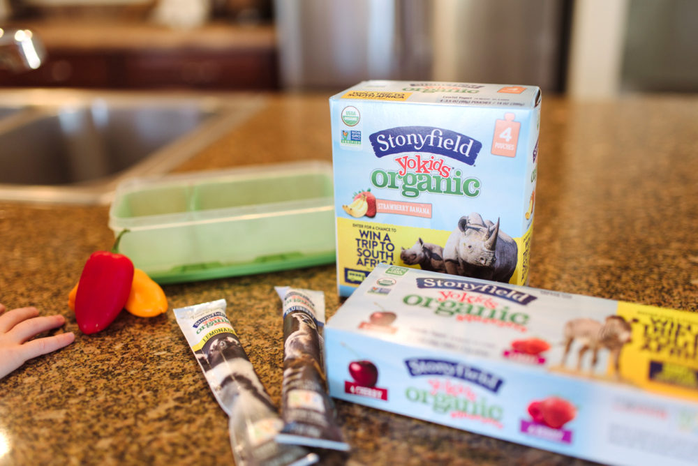 children packing school lunches