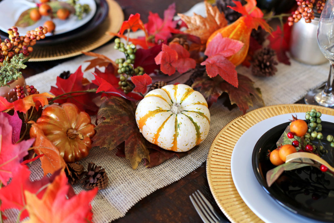 The Prettiest Autumn Tablescape - Everyday Reading