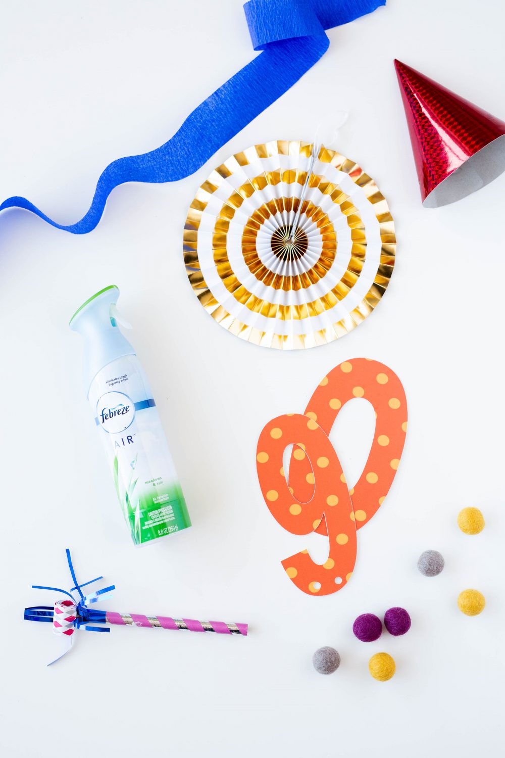 https://everyday-reading.com/wp-content/uploads/2019/01/Febreze-Flat-Lay.jpg