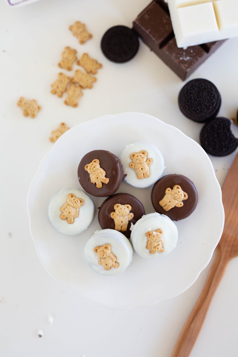 Dipped Oreo Cookies with Teddy Graham Toppers - Everyday Reading