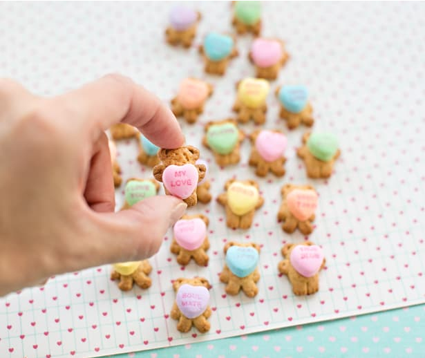 teddy grahams holding conversation hearts