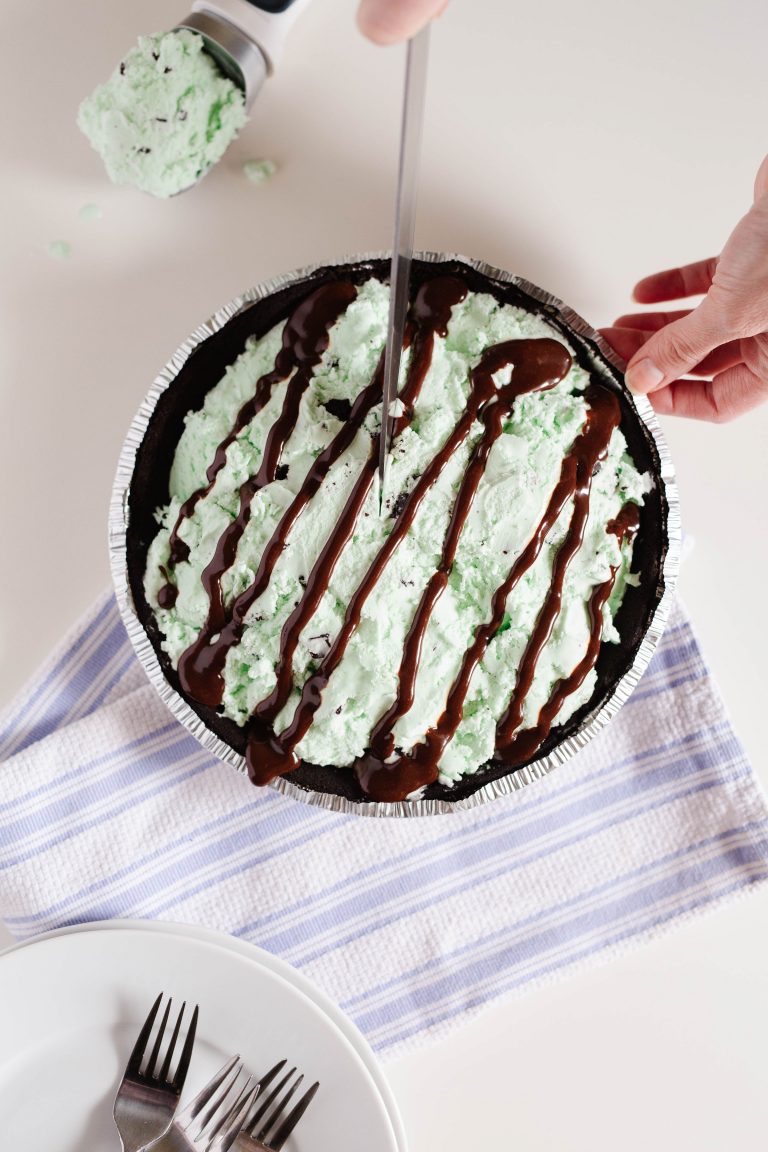 Three Ingredient Mint Chocolate Chip Ice Cream Pie Everyday Reading