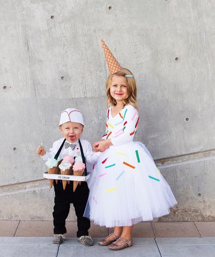 20 Fun Family Halloween Costumes - Everyday Reading